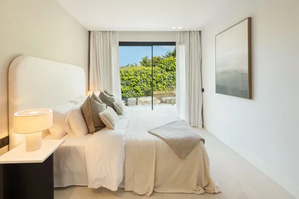 Newly built contemporary villa in the established area of Bel Air, Estepona
