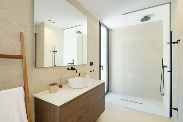 Newly built contemporary villa in the established area of Bel Air, Estepona