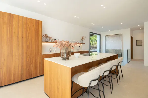 Newly built contemporary villa in the established area of Bel Air, Estepona