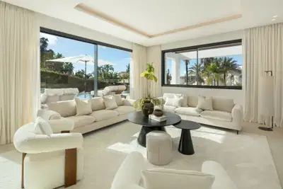 Newly built contemporary villa in the established area of Bel Air, Estepona