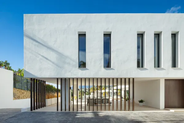 Newly built contemporary villa in the established area of Bel Air, Estepona