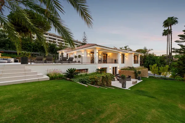 Espectacular villa frontline golf in las Brisas, Nueva Andalucia, Marbella