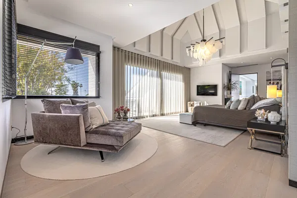 Contemporary luxury villa with expansive plot and refined Mediterranean living in Guadalmina Baja, Marbella