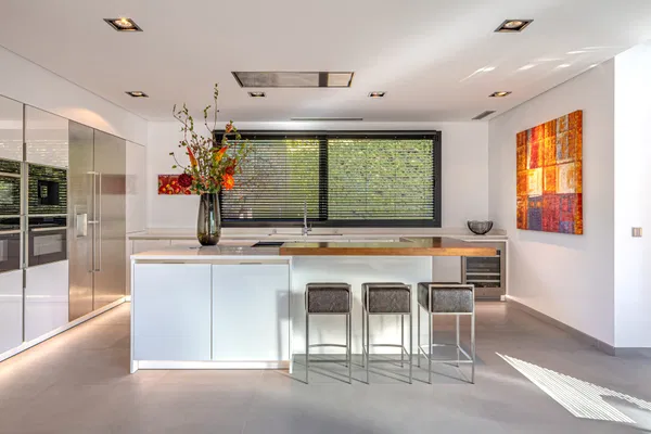 Contemporary luxury villa with expansive plot and refined Mediterranean living in Guadalmina Baja, Marbella