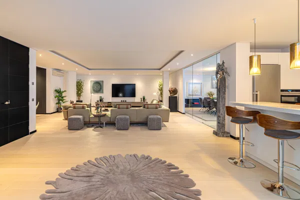Contemporary luxury villa with expansive plot and refined Mediterranean living in Guadalmina Baja, Marbella