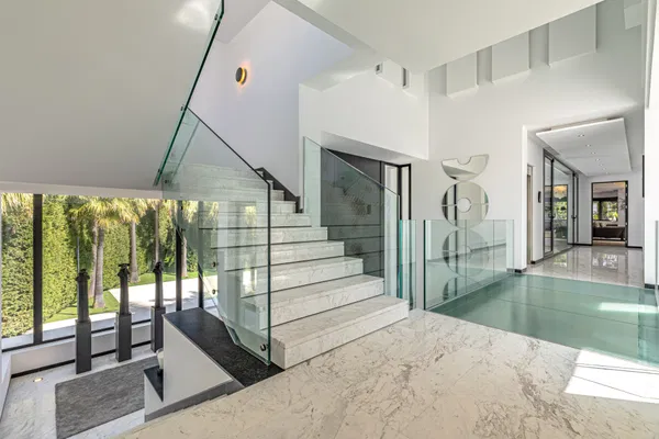 Contemporary luxury villa with expansive plot and refined Mediterranean living in Guadalmina Baja, Marbella