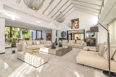 Contemporary luxury villa with expansive plot and refined Mediterranean living in Guadalmina Baja, Marbella