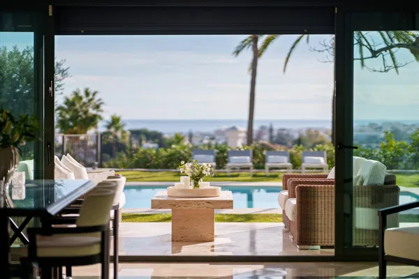 Elegant villa in an exclusive enclave with open views of the Mediterranean in Nueva Andalucía, Marbella