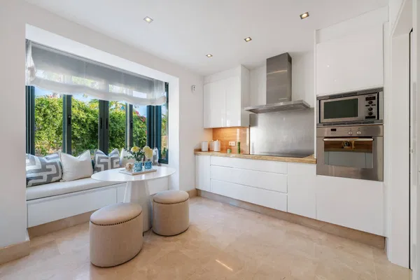 Elegant villa in an exclusive enclave with open views of the Mediterranean in Nueva Andalucía, Marbella