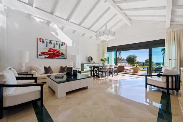 Elegant villa in an exclusive enclave with open views of the Mediterranean in Nueva Andalucía, Marbella