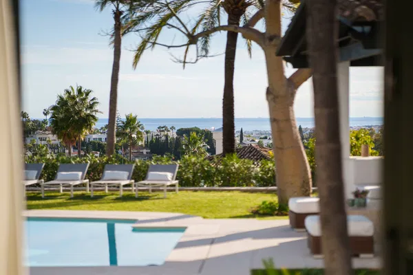 Elegant villa in an exclusive enclave with open views of the Mediterranean in Nueva Andalucía, Marbella
