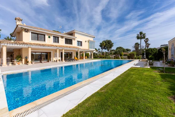 Beachside villa in Los Monteros Playa, Marbella
