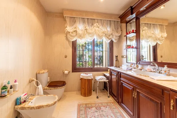 Beachside villa in Los Monteros Playa, Marbella