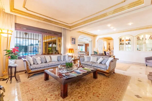 Beachside villa in Los Monteros Playa, Marbella