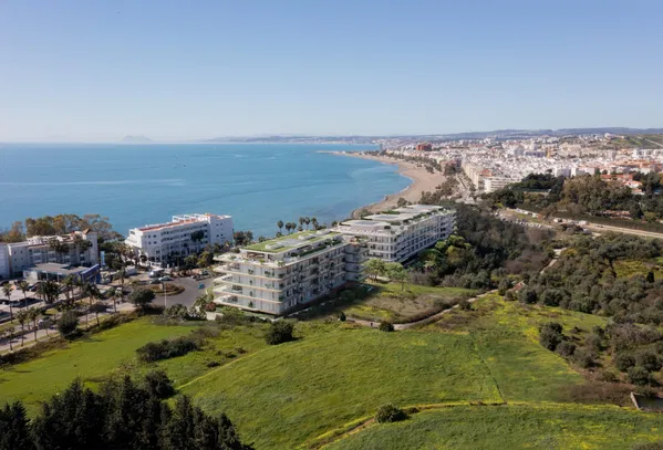 Contemporary three-bedroom penthouse with rooftop solarium and jacuzzi, Estepona