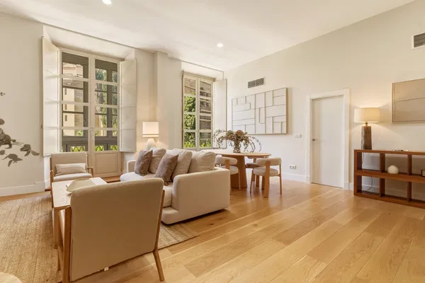 Apartment with an historic character combined with the elegance of modern living on Calle Cister, Málaga