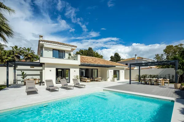 Sophisticated Mediterranean residence in a peaceful beachside setting in Cortijo Blanco, San Pedro de Alcántara
