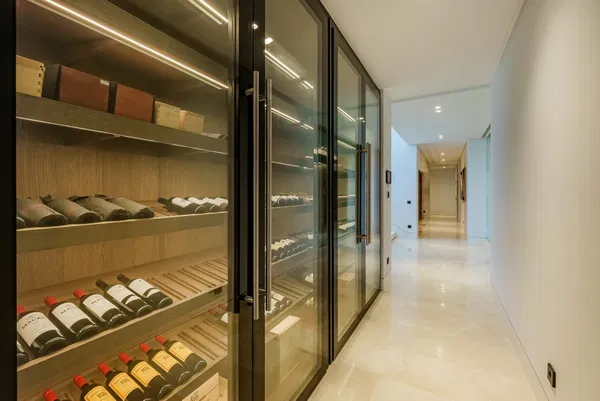 Prestigious hillside residence with panoramic sea and mountain views in La Quinta, Benahavis