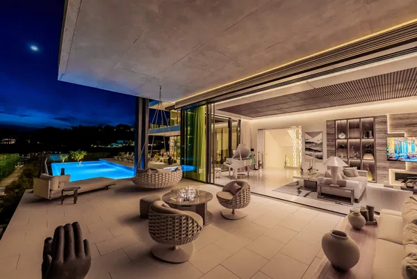Prestigious hillside residence with panoramic sea and mountain views in La Quinta, Benahavis
