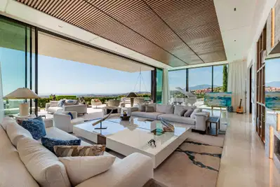 Prestigious hillside residence with panoramic sea and mountain views in La Quinta, Benahavis