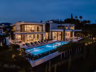 Prestigious hillside residence with panoramic sea and mountain views in La Quinta, Benahavis