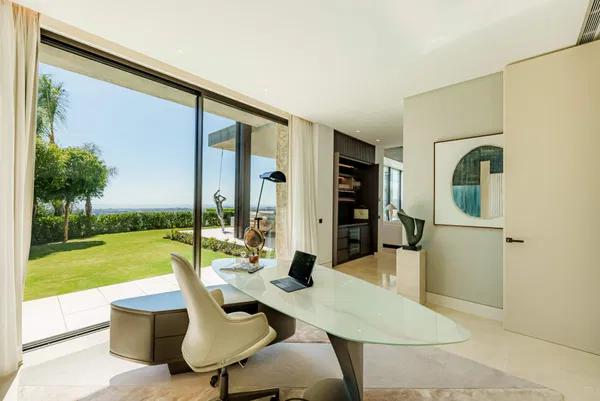 Prestigious hillside residence with panoramic sea and mountain views in La Quinta, Benahavis