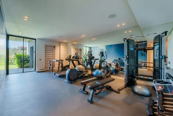 Prestigious hillside residence with panoramic sea and mountain views in La Quinta, Benahavis