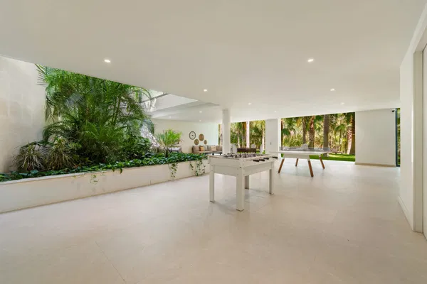 Sophisticated residence with private pool and tranquil setting in Las Chapas, Marbella East