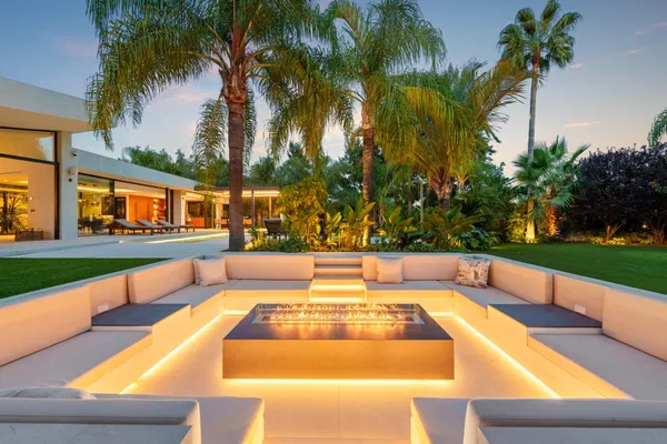 Sophisticated residence with private pool and tranquil setting in Las Chapas, Marbella East