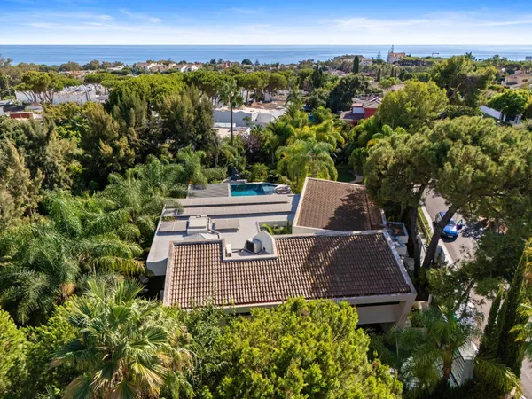 Sophisticated residence with private pool and tranquil setting in Las Chapas, Marbella East