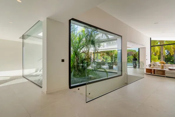 Sophisticated residence with private pool and tranquil setting in Las Chapas, Marbella East
