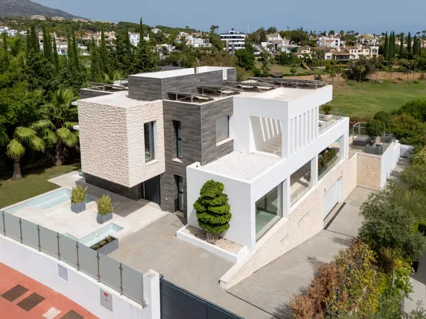 Modern frontline golf villa with panoramic views in the heart of the Golf Valley in Nueva Andalucía, Marbella