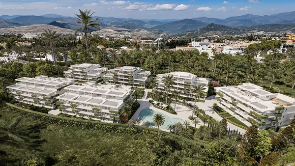 Modern ground floor apartment with private garden in Estepona