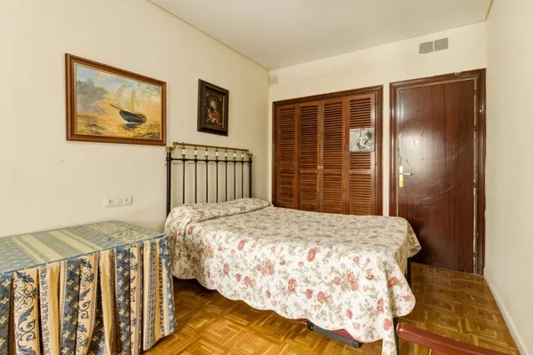 Classic residence with great potential on Paseo Reding, in the heart of La Malagueta, Málaga