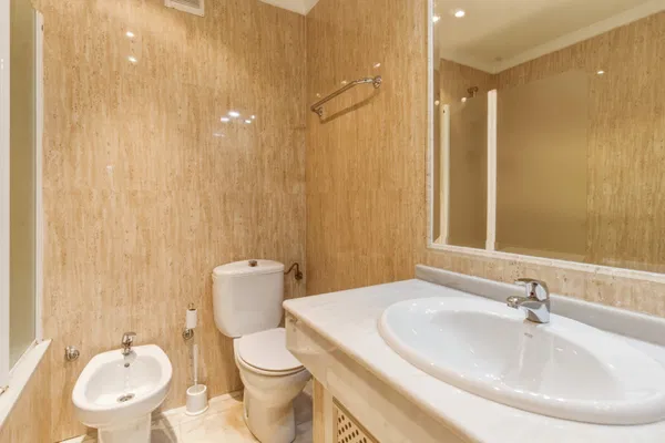 Classic residence with great potential on Paseo Reding, in the heart of La Malagueta, Málaga