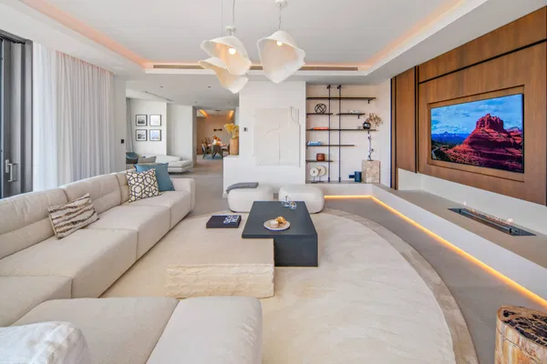 Refined contemporary villa with panoramic sea views in El Rosario, Marbella East