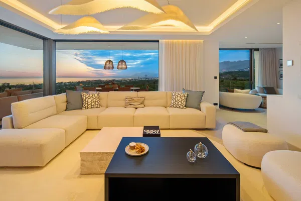 Refined contemporary villa with panoramic sea views in El Rosario, Marbella East