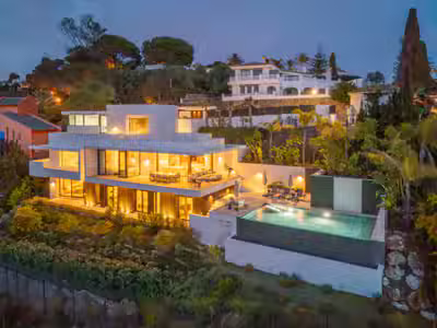 Refined contemporary villa with panoramic sea views in El Rosario, Marbella East