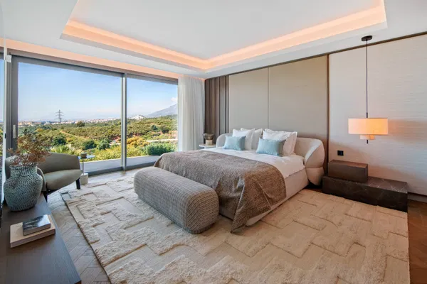 Refined contemporary villa with panoramic sea views in El Rosario, Marbella East
