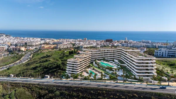 Exceptional Penthouse with Rooftop Solarium and Covered Terraces in Las Mesas Estepona