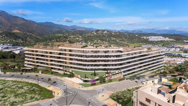 Exceptional Penthouse with Rooftop Solarium and Covered Terraces in Las Mesas Estepona