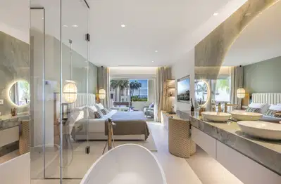 Fully renovated designer apartment turn in Bahía del Velerín, Estepona East