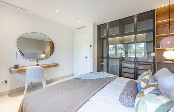 Fully renovated designer apartment turn in Bahía del Velerín, Estepona East
