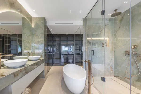 Fully renovated designer apartment turn in Bahía del Velerín, Estepona East