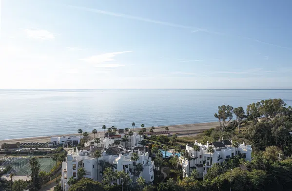 Fully renovated designer apartment turn in Bahía del Velerín, Estepona East