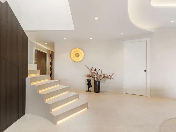 Refined beachfront duplex penthouse with Andalusian elegance, New Golden Mile, Estepona