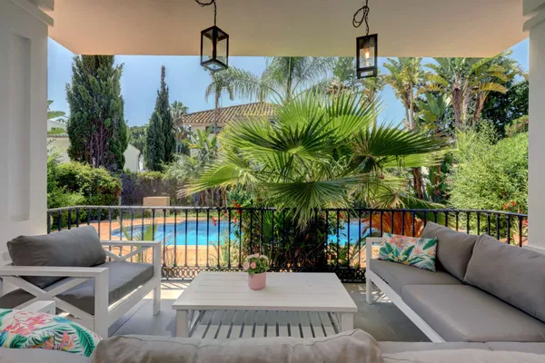 Mediterranean retreat in Cabopino: Villa with Heated Pool just 650m from the Beach