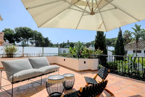 Mediterranean retreat in Cabopino: Villa with Heated Pool just 650m from the Beach