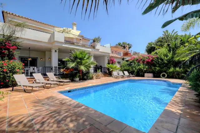 Mediterranean retreat in Cabopino: Villa with Heated Pool just 650m from the Beach