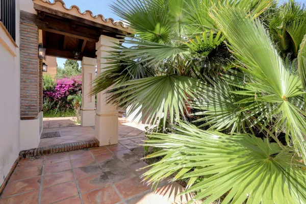 Mediterranean retreat in Cabopino: Villa with Heated Pool just 650m from the Beach
